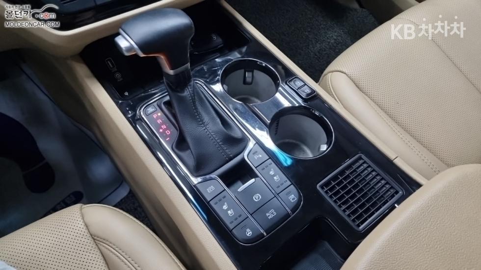 Kia Carnival — miniaturë 14