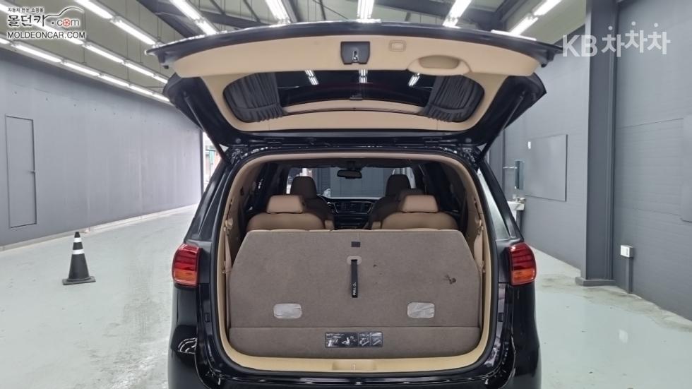 Kia Carnival — miniaturë 18