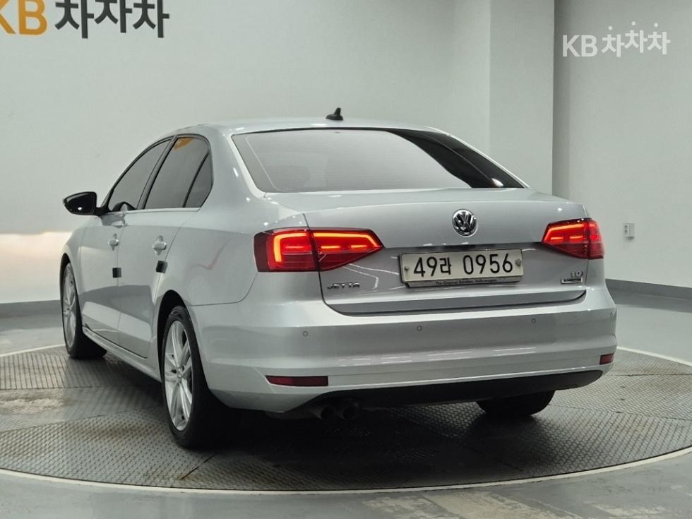 Volkswagen Jetta — miniaturë 2