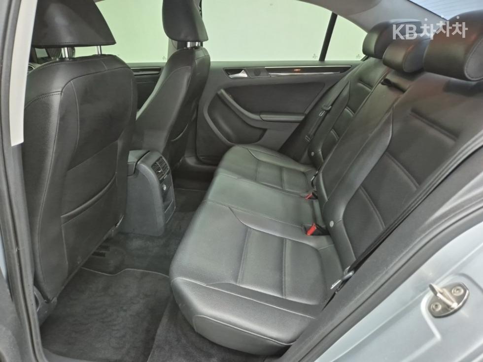 Volkswagen Jetta — miniaturë 12