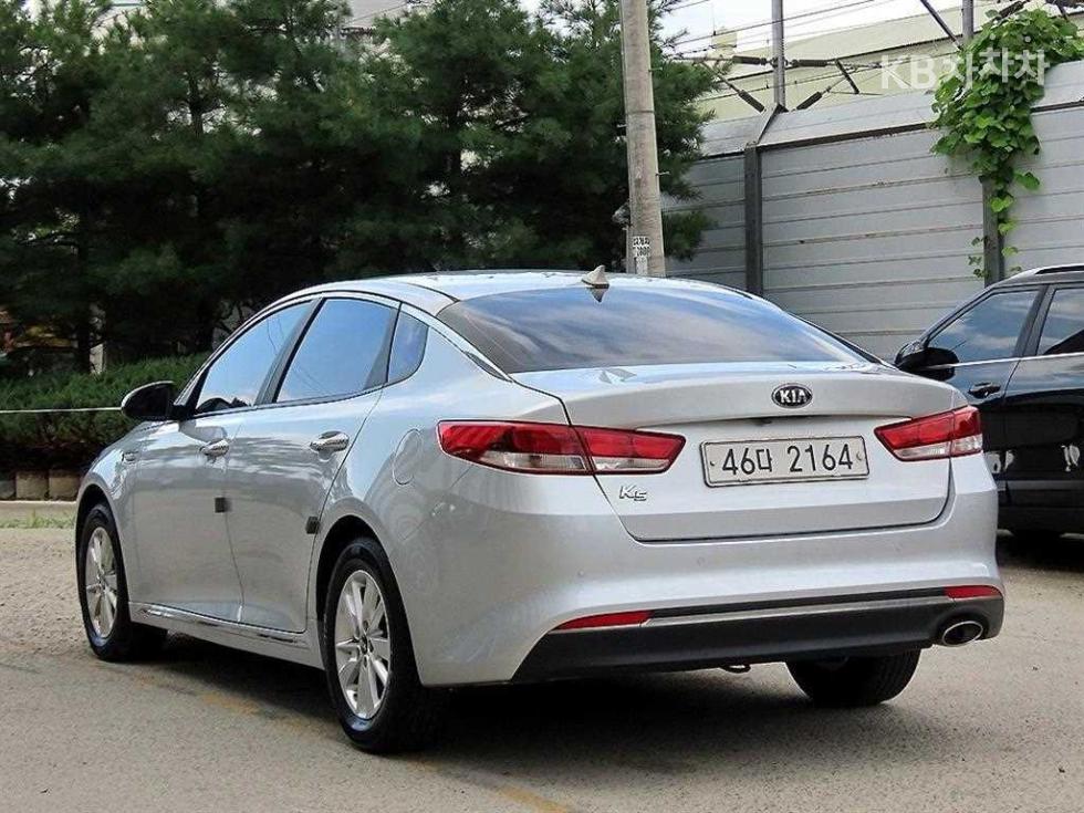 Kia K5 — miniaturë 3