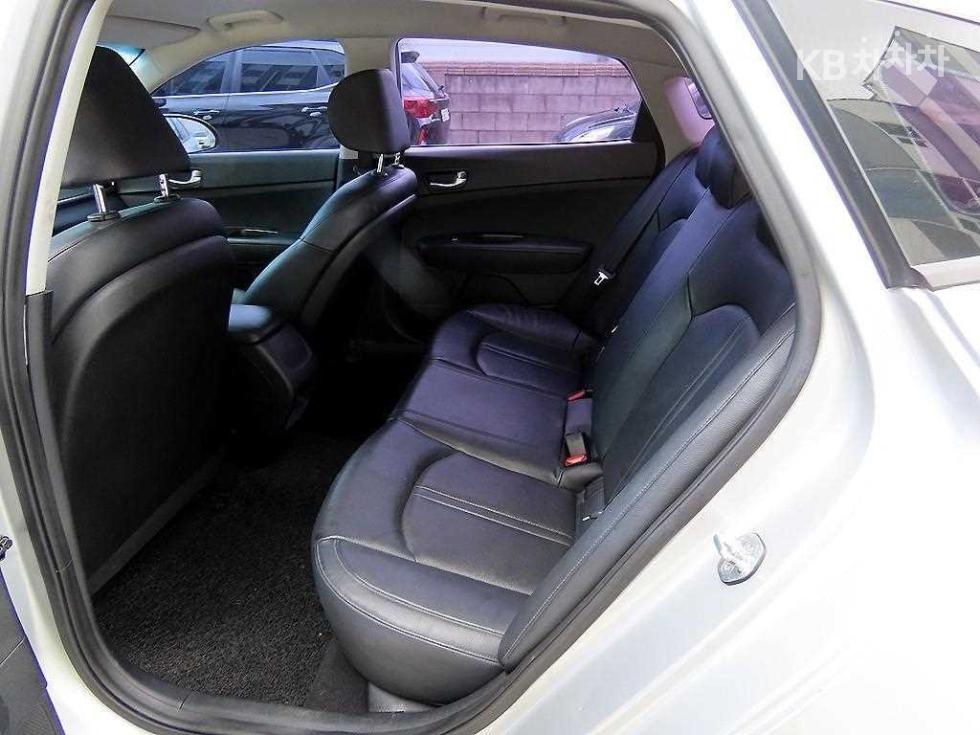 Kia K5 — miniaturë 6