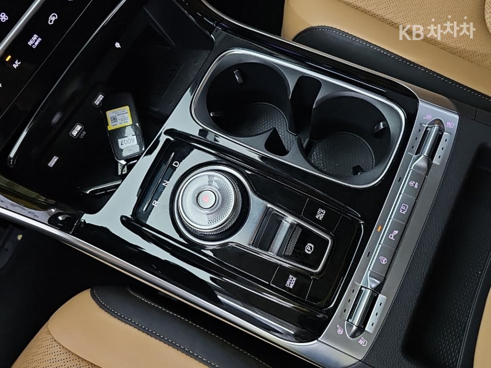 Kia Carnival — miniaturë 8
