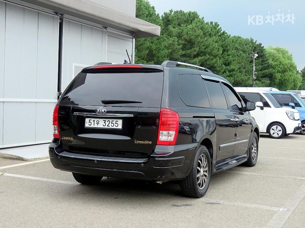 Kia Carnival — miniaturë 4