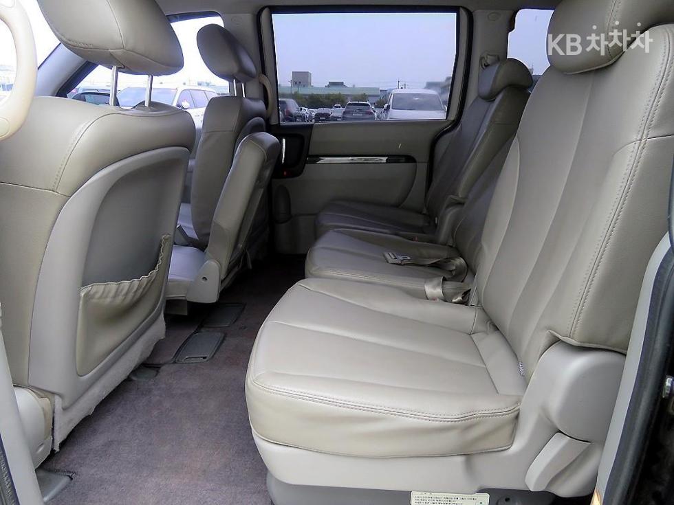 Kia Carnival — miniaturë 7