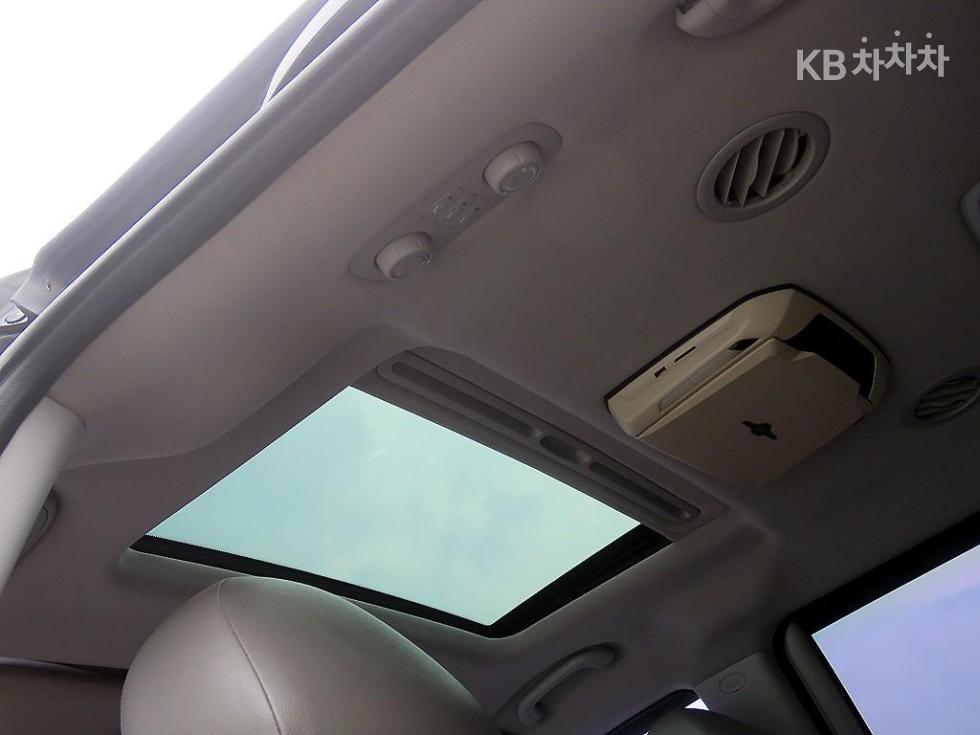 Kia Carnival — miniaturë 10