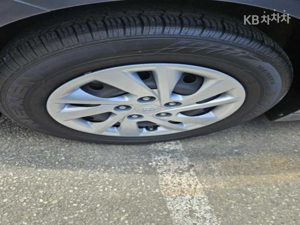 Hyundai Avante — miniaturë 14