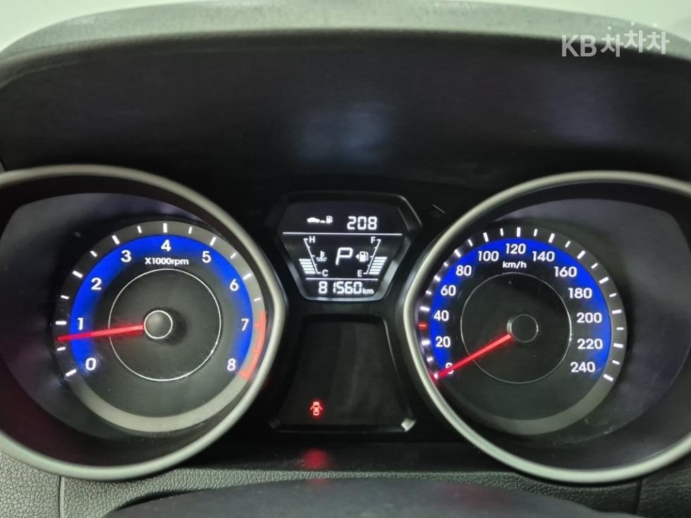 Hyundai Avante — miniaturë 6