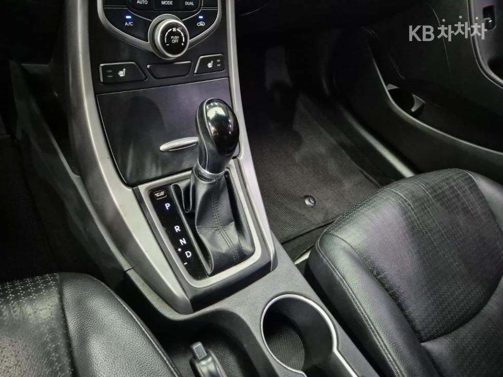 Hyundai Avante — miniaturë 8