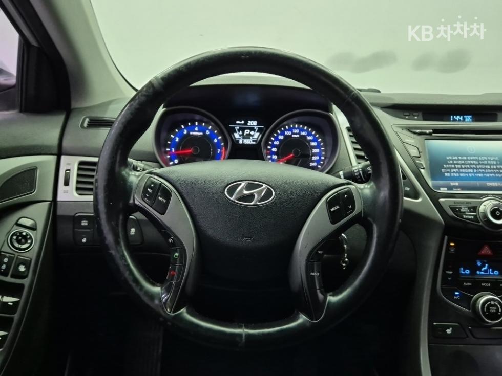 Hyundai Avante — miniaturë 9
