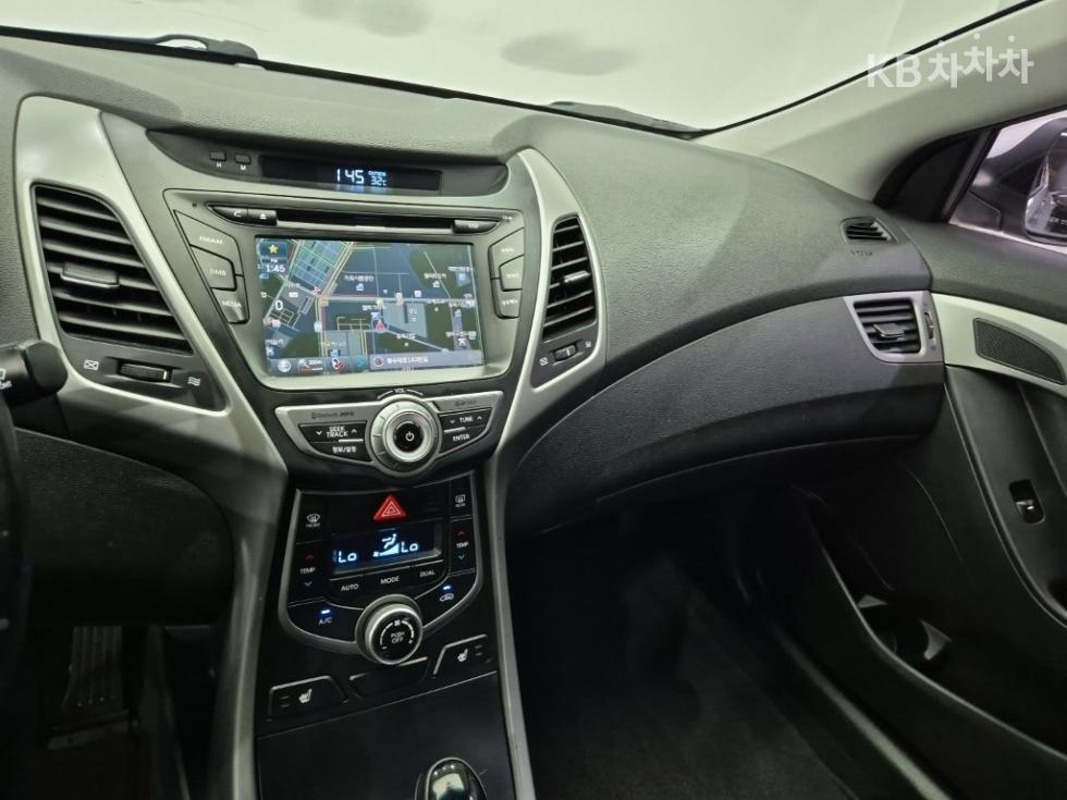 Hyundai Avante — miniaturë 10