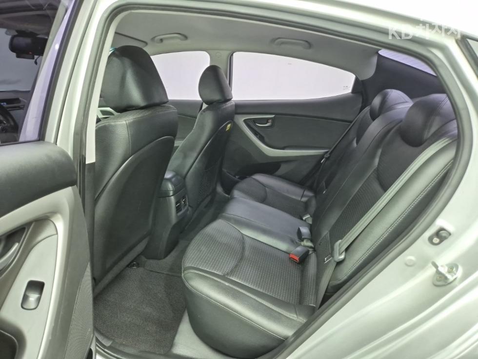 Hyundai Avante — miniaturë 12