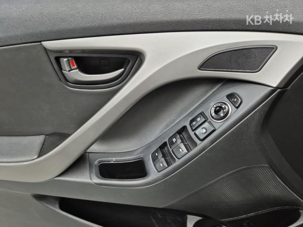 Hyundai Avante — miniaturë 17