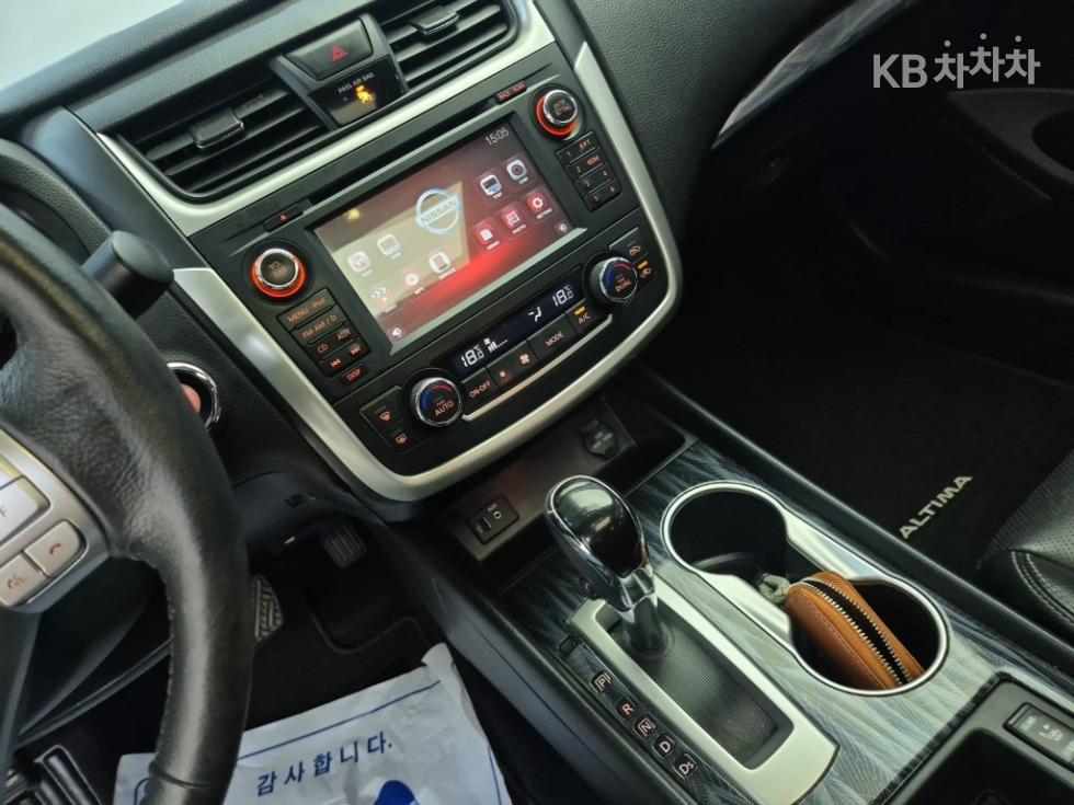 Nissan Altima — miniaturë 10
