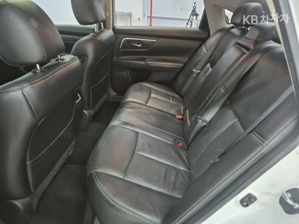 Nissan Altima — miniaturë 12