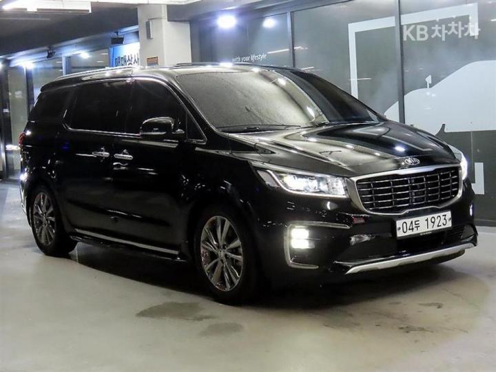 Kia Carnival 9  seats 2.2  diesel  noblesse  special — foto 1