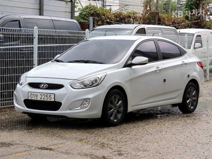 Hyundai Accent — miniaturë 2