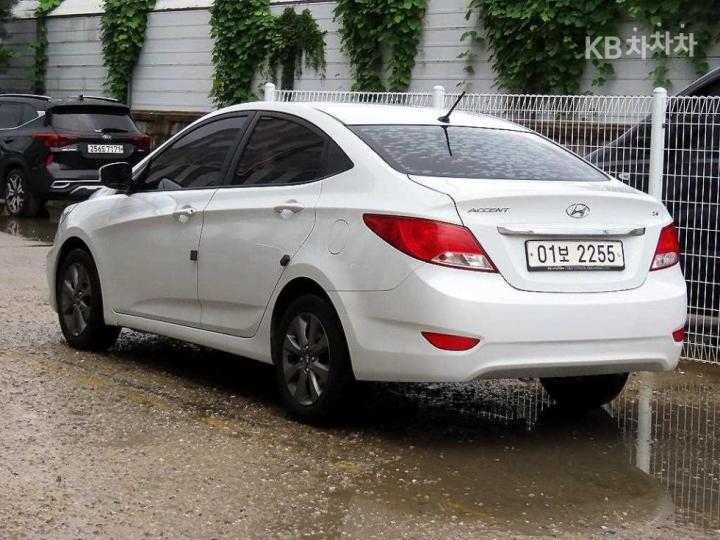 Hyundai Accent — miniaturë 3