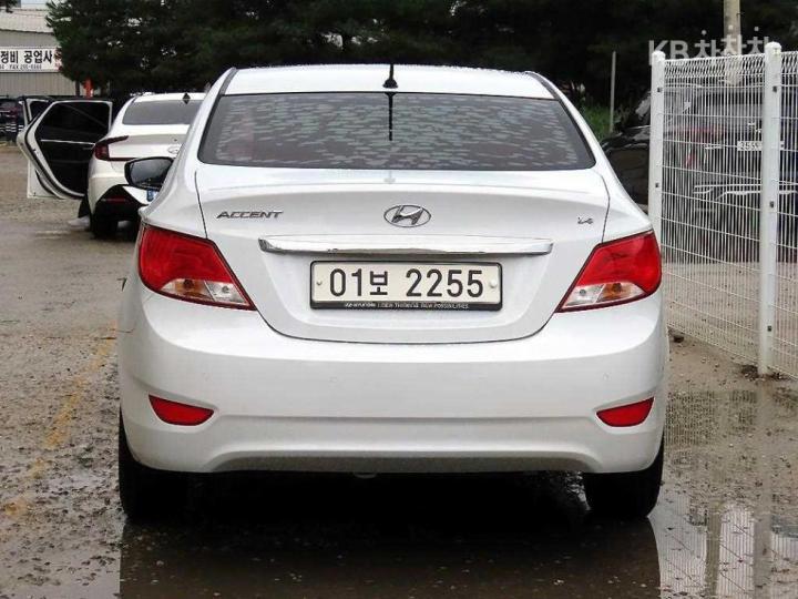 Hyundai Accent — miniaturë 4