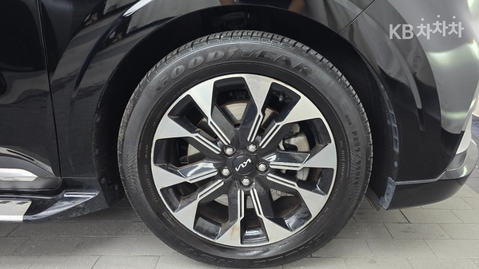 Kia Carnival — miniaturë 10