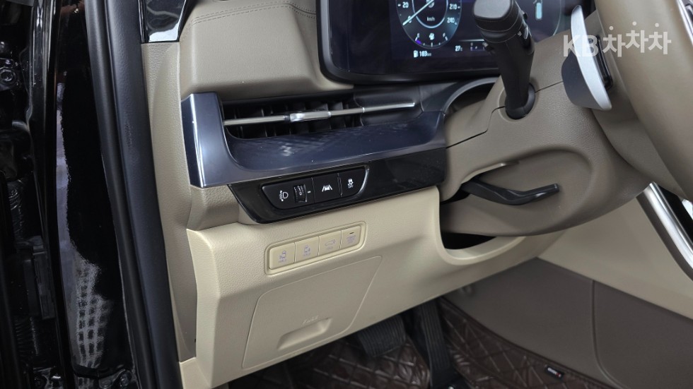 Kia Carnival — miniaturë 11