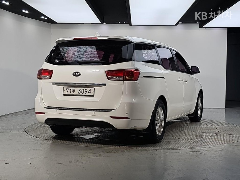 Kia Carnival — miniaturë 4