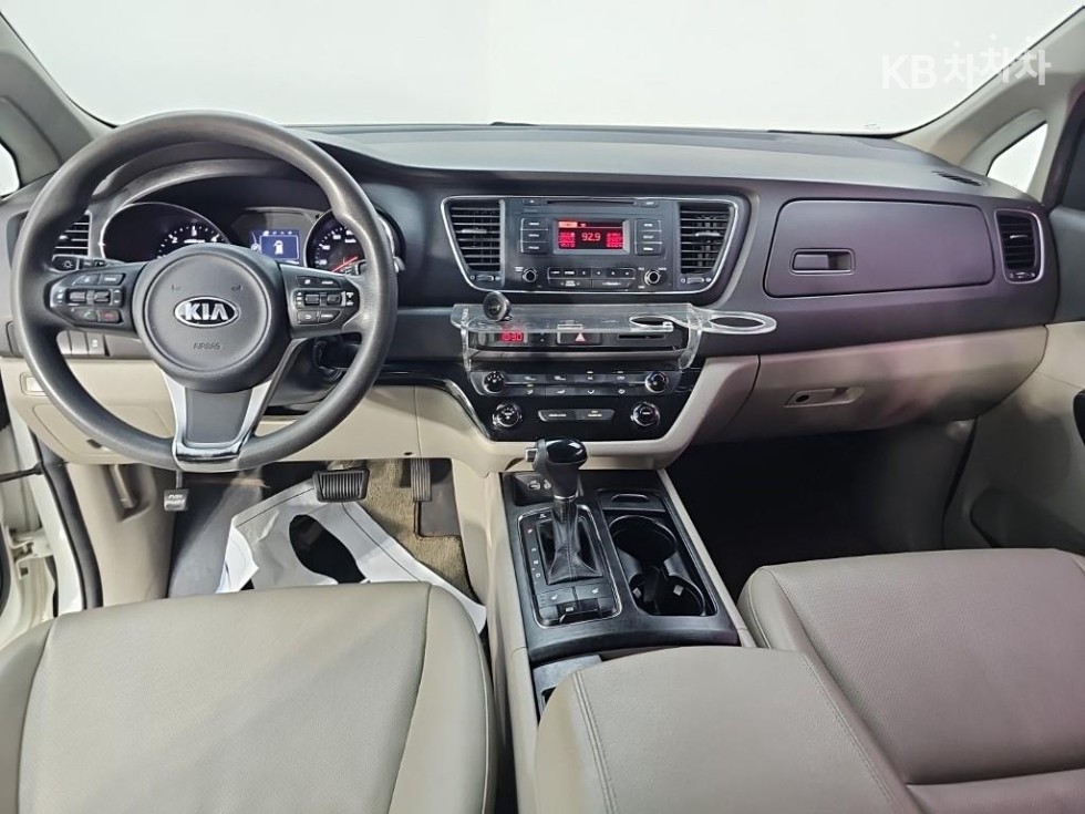 Kia Carnival — miniaturë 5
