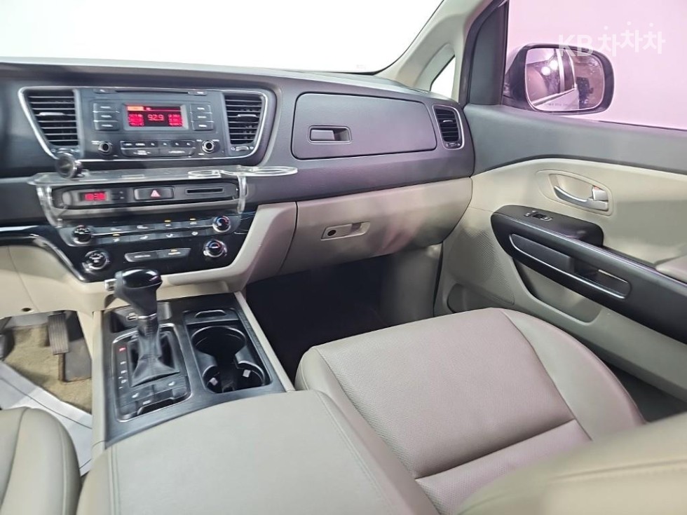 Kia Carnival — miniaturë 10