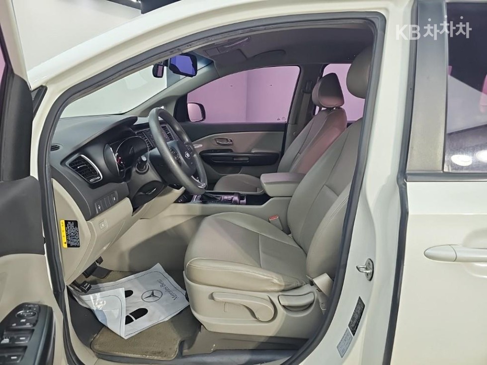 Kia Carnival — miniaturë 11