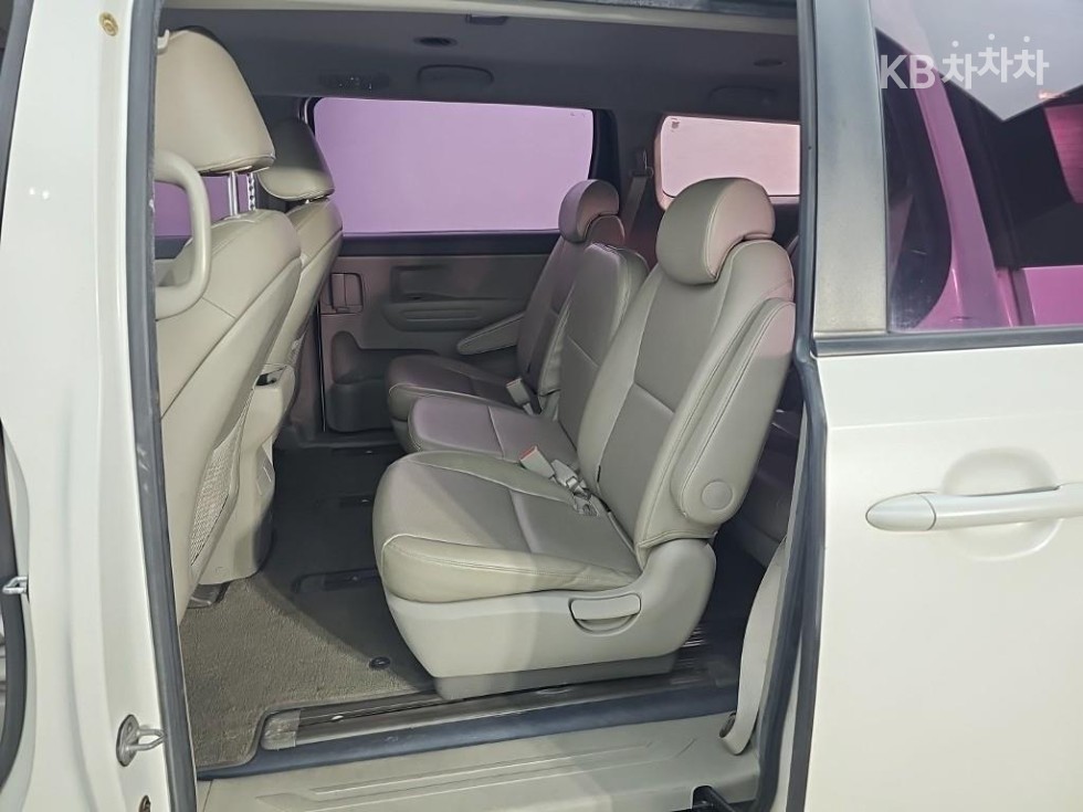 Kia Carnival — miniaturë 12