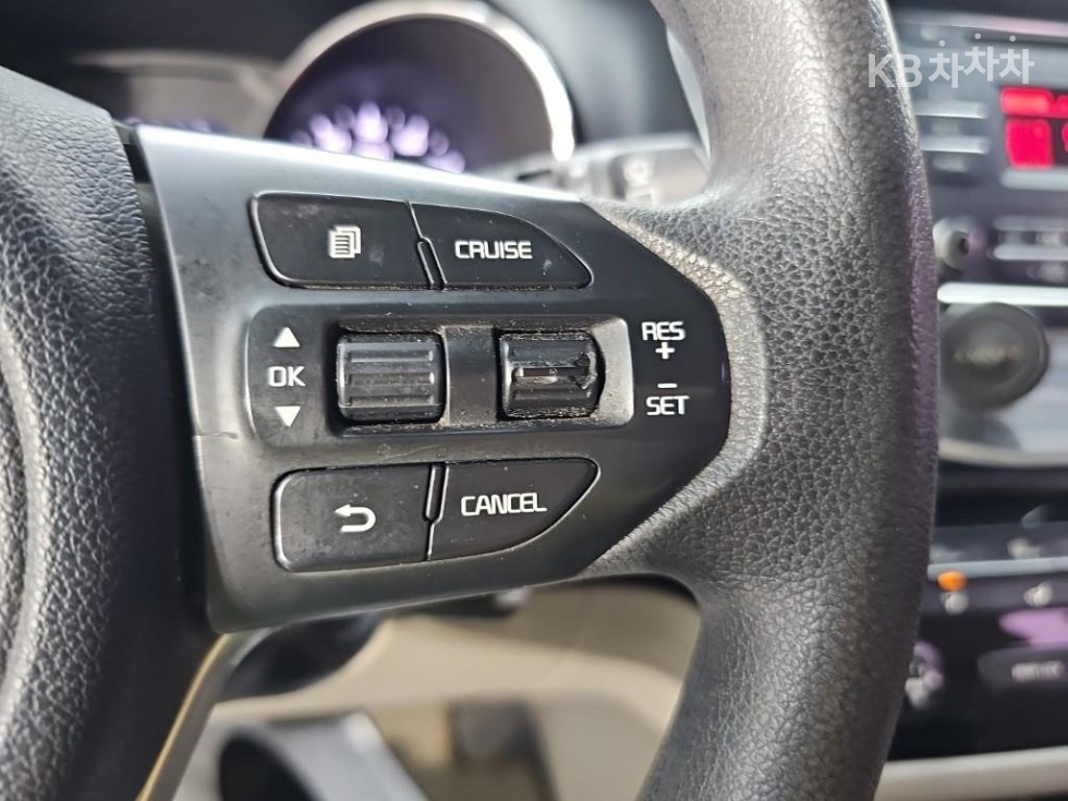 Kia Carnival — miniaturë 15