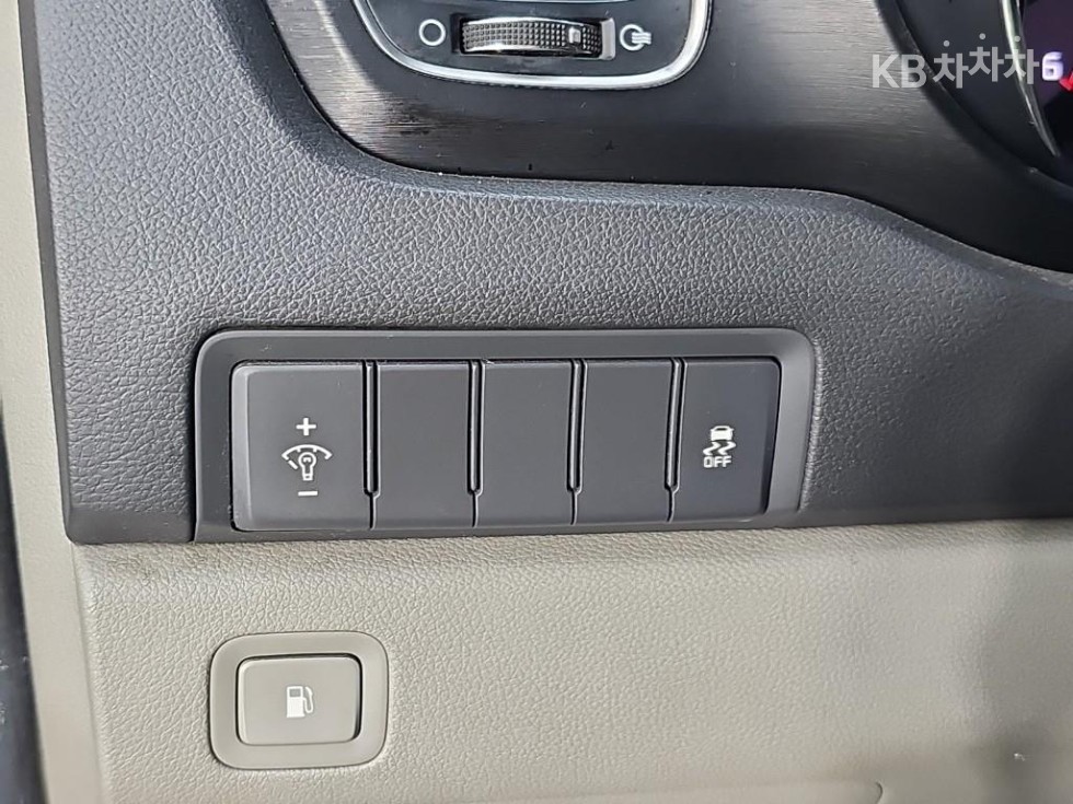 Kia Carnival — miniaturë 18