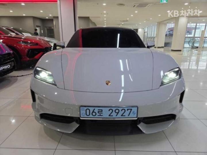 Porsche Taycan Base — foto 1