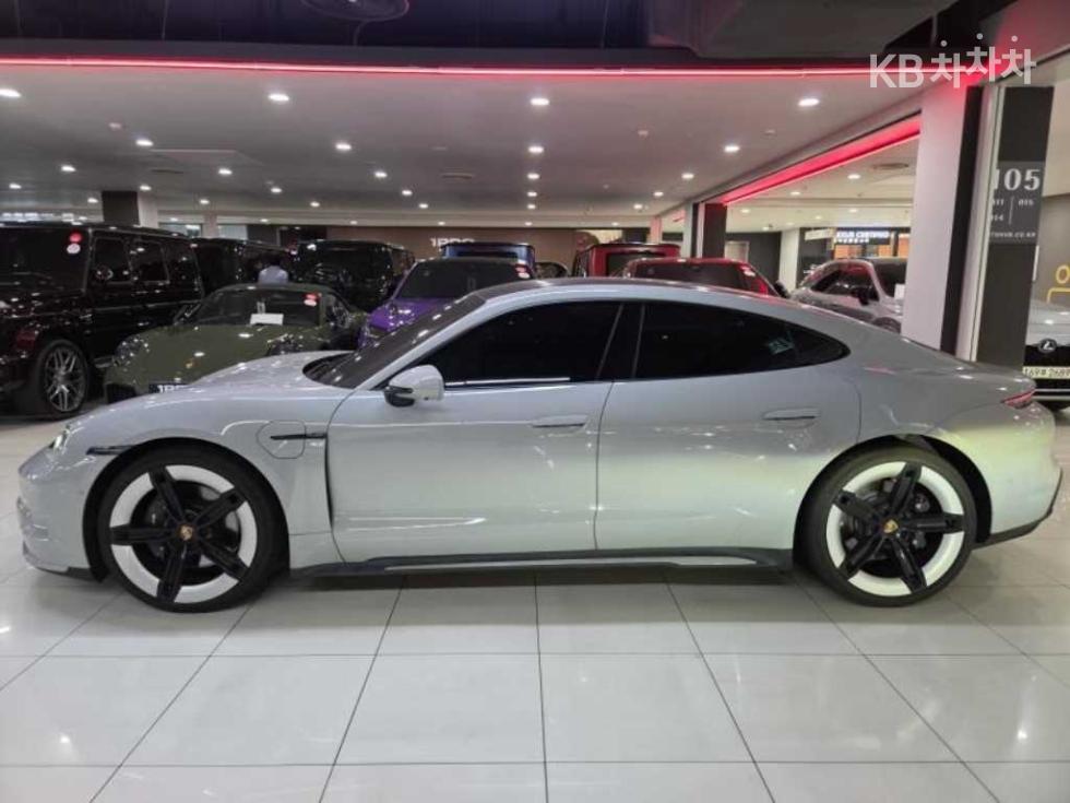 Porsche Taycan — miniaturë 2