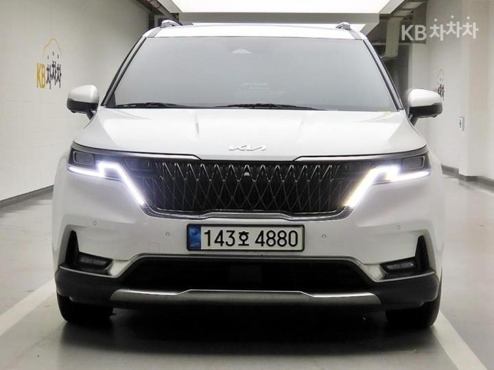 Kia Carnival Gasoline 9-Seater Signature — foto 1