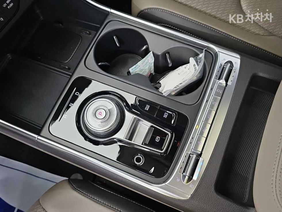 Kia Carnival — miniaturë 8