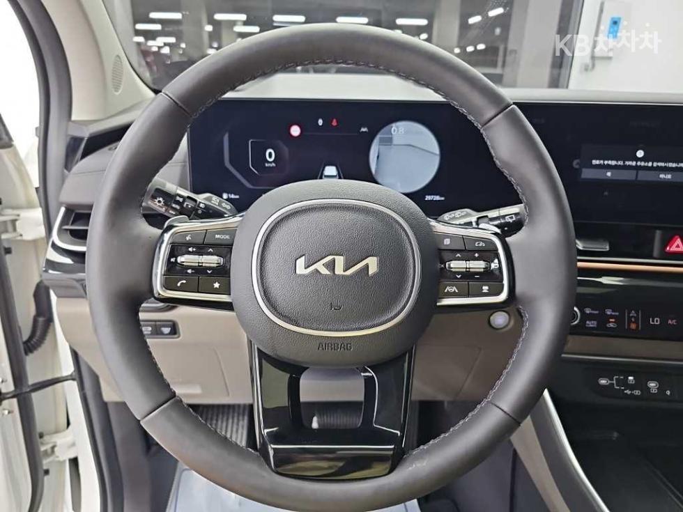 Kia Carnival — miniaturë 9