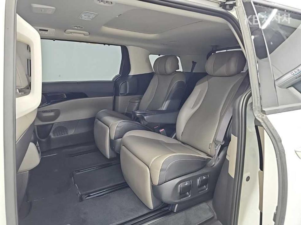 Kia Carnival — miniaturë 11