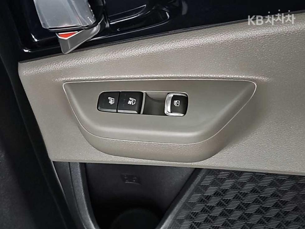 Kia Carnival — miniaturë 13