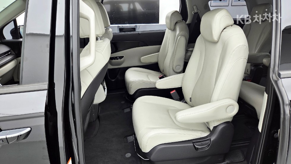 Kia Carnival — miniaturë 8