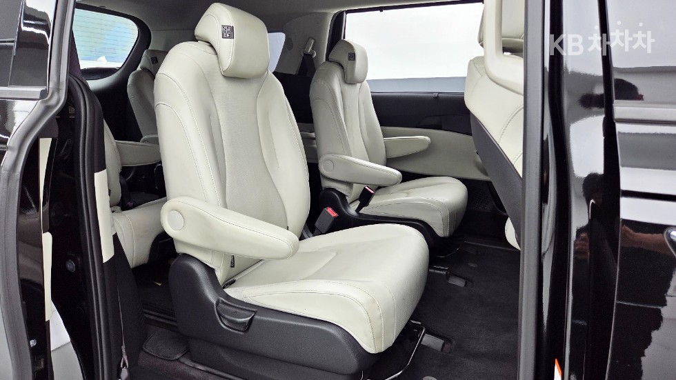 Kia Carnival — miniaturë 10