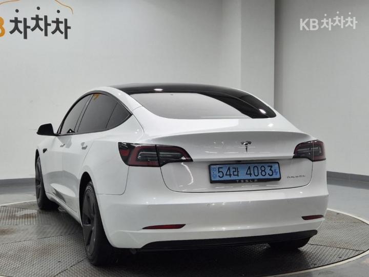 Tesla Model 3 — miniaturë 2