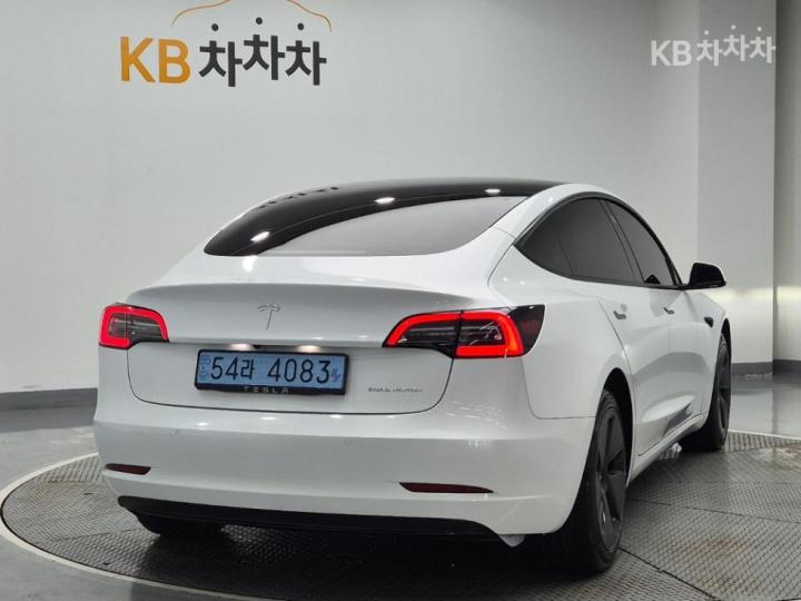 Tesla Model 3 — miniaturë 3