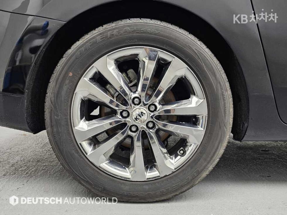 Kia Carnival — miniaturë 5