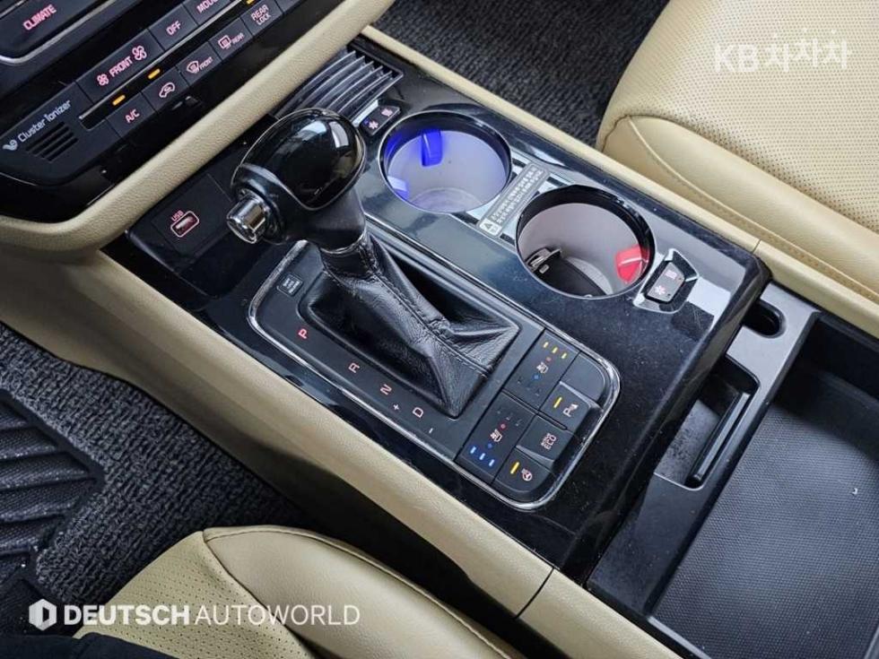 Kia Carnival — miniaturë 9