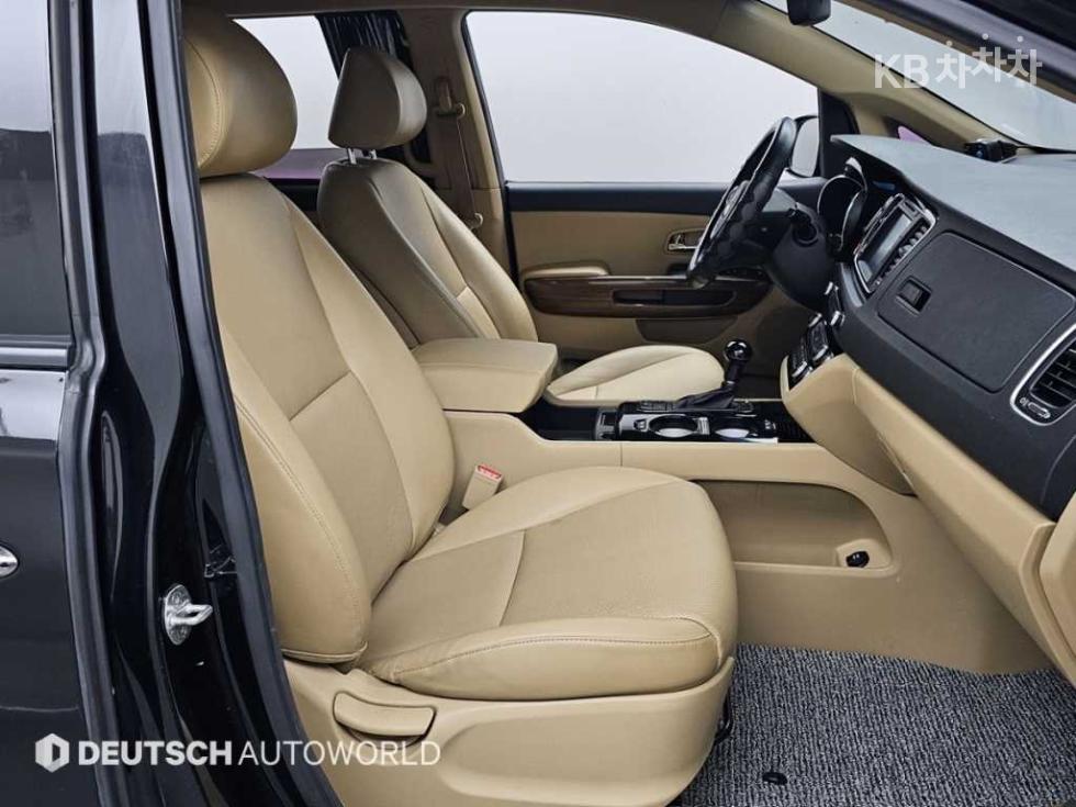 Kia Carnival — miniaturë 10