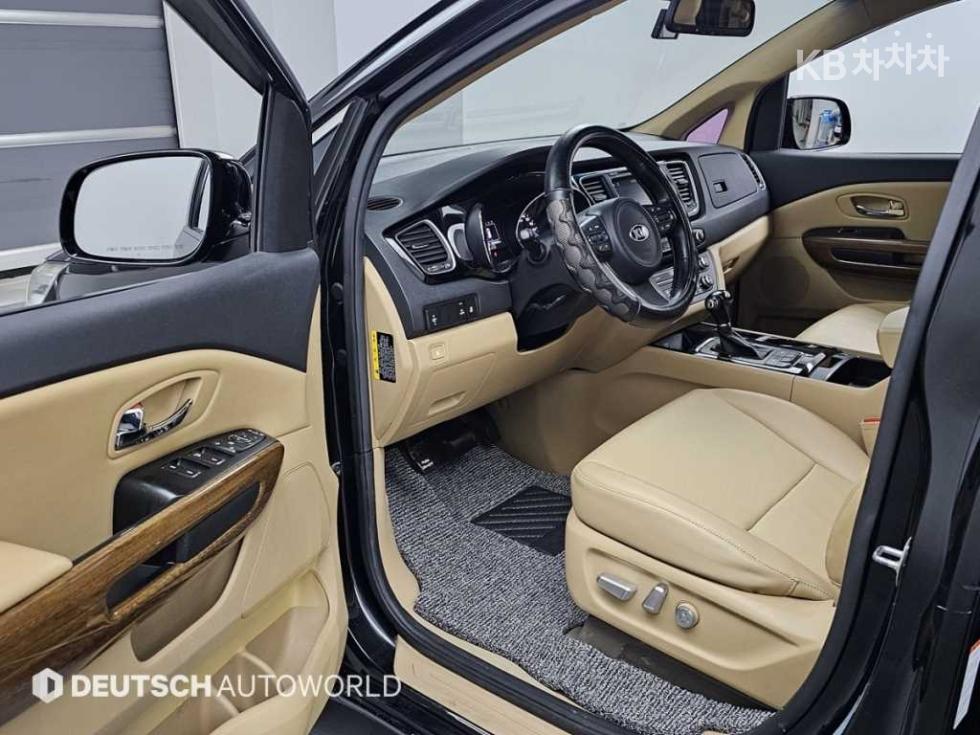 Kia Carnival — miniaturë 11