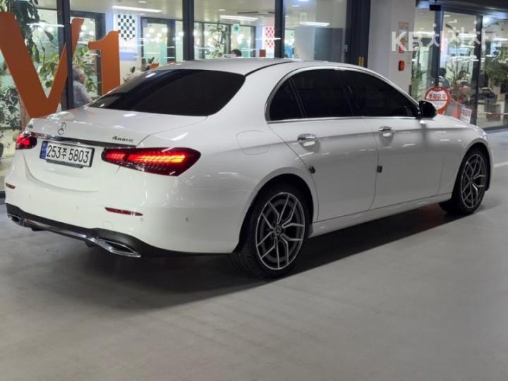Mercedes-Benz E-klasse — miniaturë 4