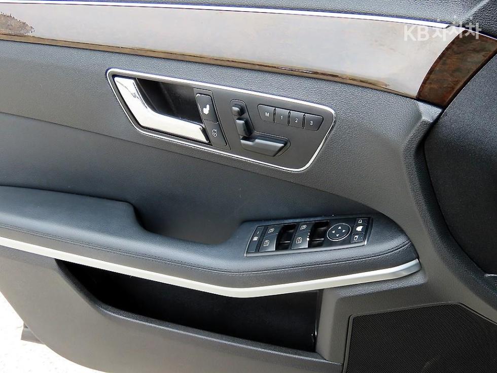 Mercedes-Benz E-klasse — miniaturë 11