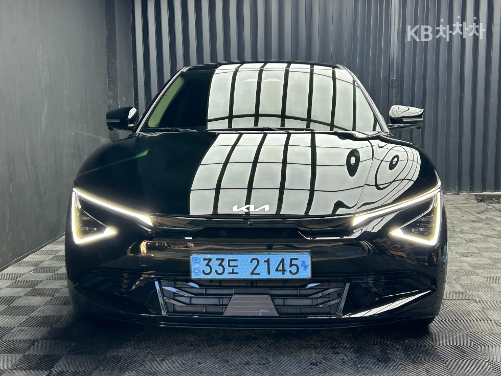 기아 더 2025년식 기아 더 뉴 EV6 롱 레인지 4WD 어스